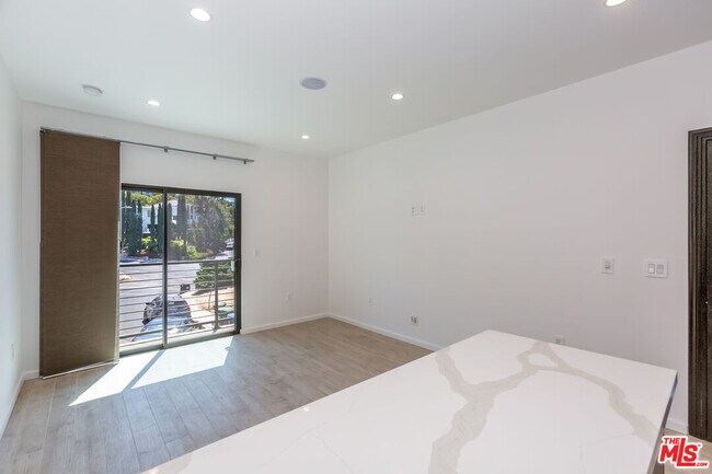Building Photo - 8012 Zeus Dr
