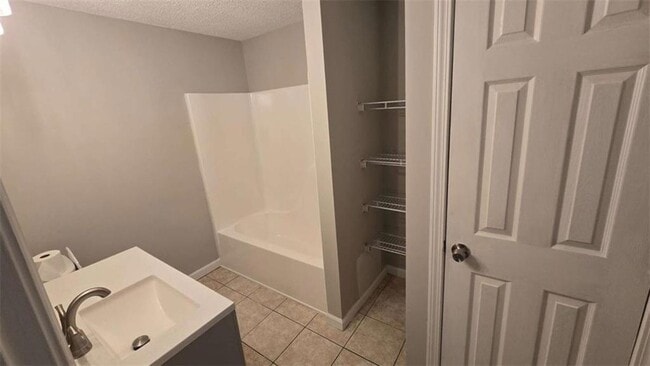 Building Photo - 3025 Mangum Dr