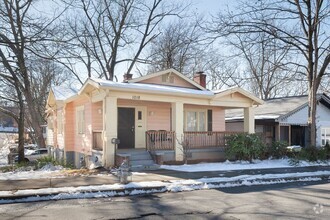 Building Photo - Spacious Upstairs 3/1.5 Duplex Unit w/ Bon...