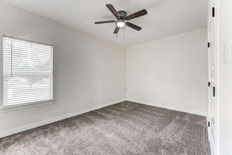 Building Photo - 410 N 4th St