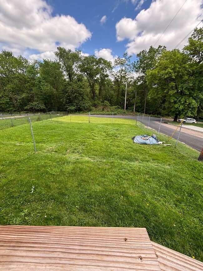 Building Photo - 102-104 Linn Ave