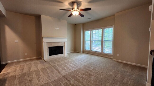 Building Photo - Modern Corner-Lot Townhome in Berkeley Vil...