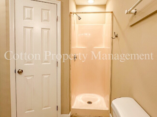 Building Photo - 4516 Greentree Rd