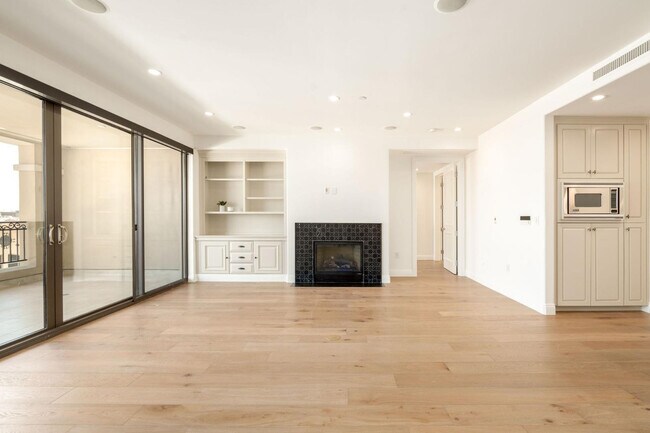 Building Photo - 7181 E Camelback Rd