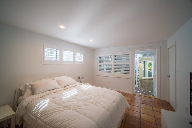 Building Photo - 4000 S Ocean Blvd