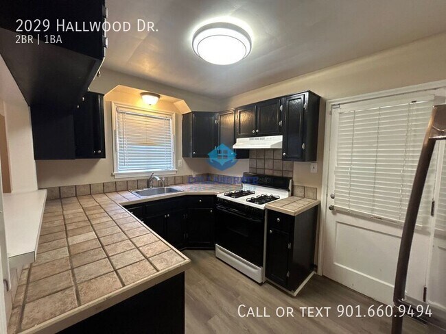 Building Photo - 2029 Hallwood Dr