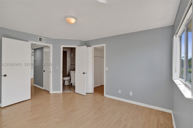 Building Photo - 12760 Vista Isles Dr