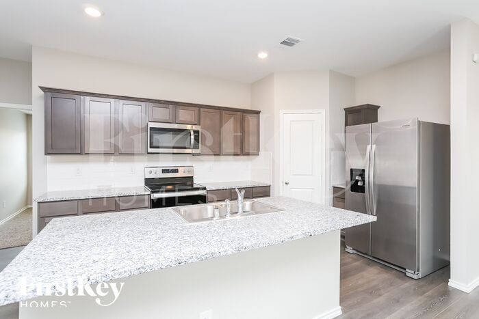 Building Photo - 800 Saddle Horn Way
