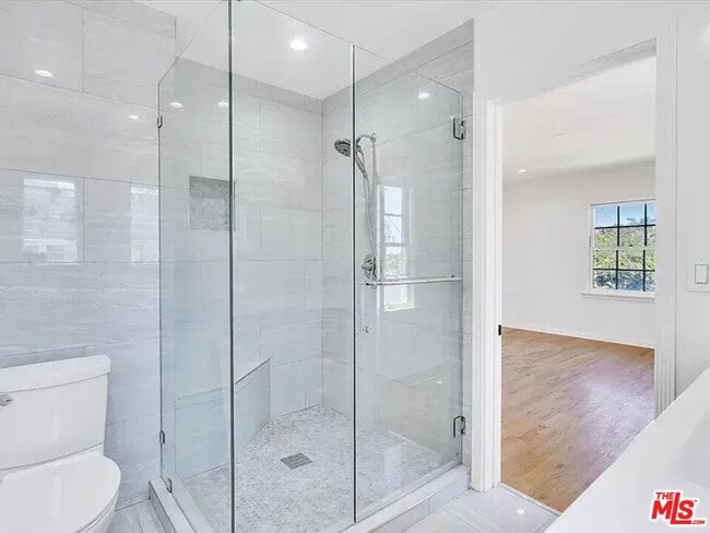 Building Photo - 1703 Kelton Ave