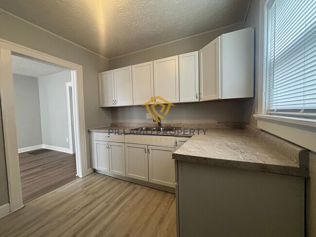 Building Photo - Renovated 3 Bedroom 2 Bathroom in Brookside Park available now!