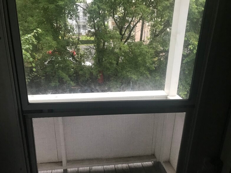 Building Photo - 62 Heath St