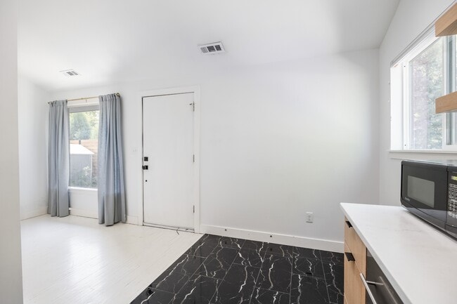 Building Photo - 1229 S 800 E