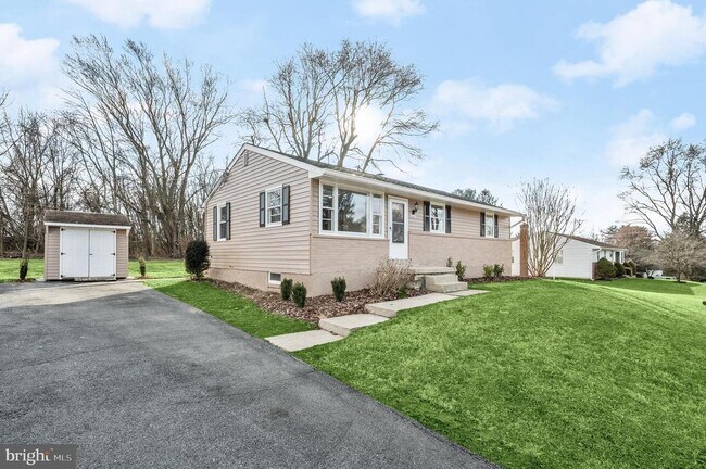 Building Photo - 6223 E Hemlock Dr