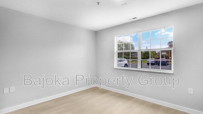 Building Photo - 4434 Trumbull-9