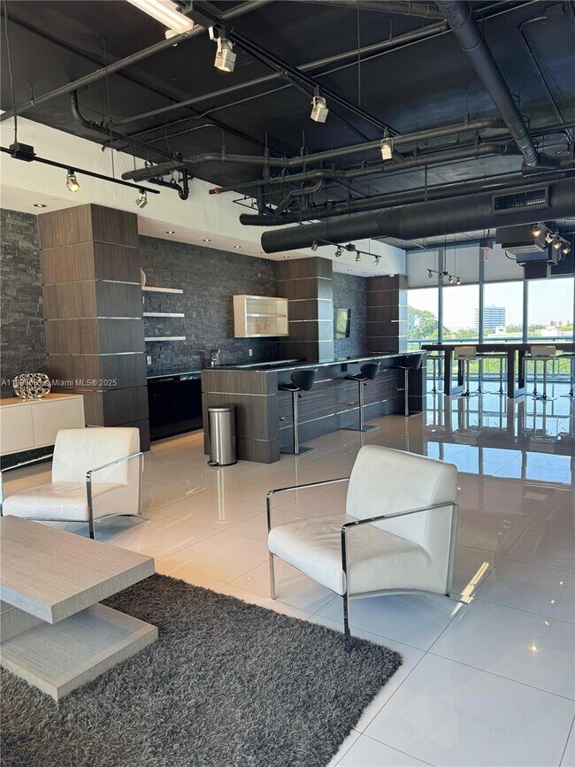 Building Photo - 601 NE 36th St