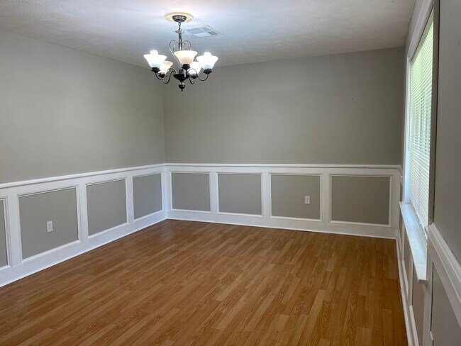 Building Photo - 12 Boimare Ave