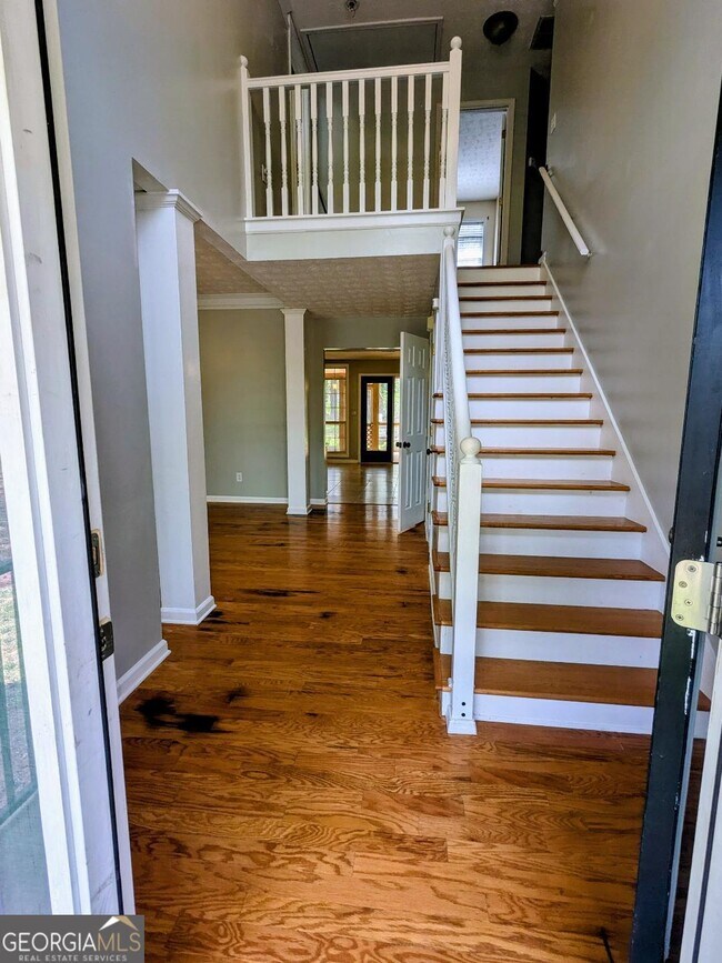 Building Photo - 84 Frontier Rd