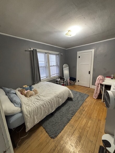 Building Photo - 3076 N Bartlett Ave