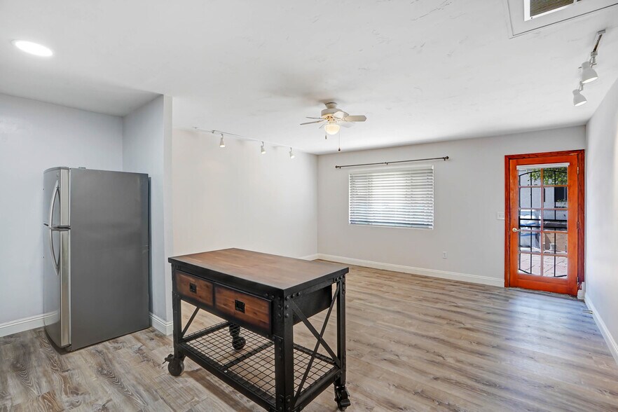 Movable Counter - 1426 15th St