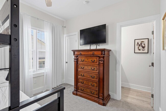 Building Photo - 207 Ann Cir