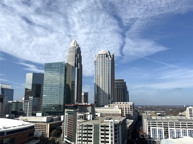 Building Photo - 505 E 6th St