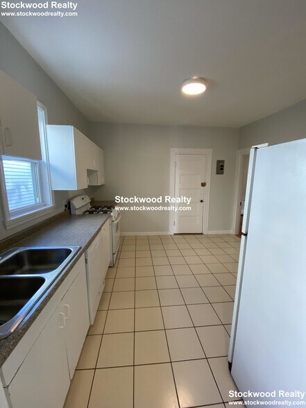 Building Photo - 632 Dorchester Ave
