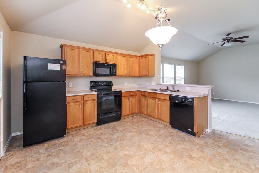 Building Photo - 822 Sycamore St