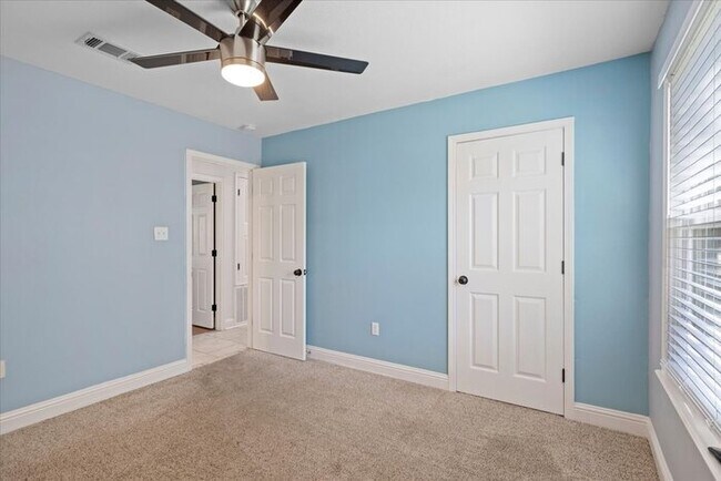 Building Photo - 15116 Rosewood St