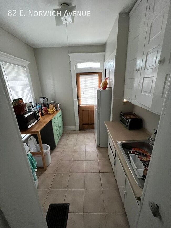 Building Photo - 82 E Norwich Ave