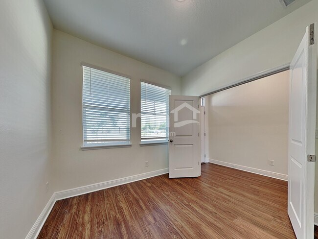 Building Photo - 1048 Lake Trudy Dr