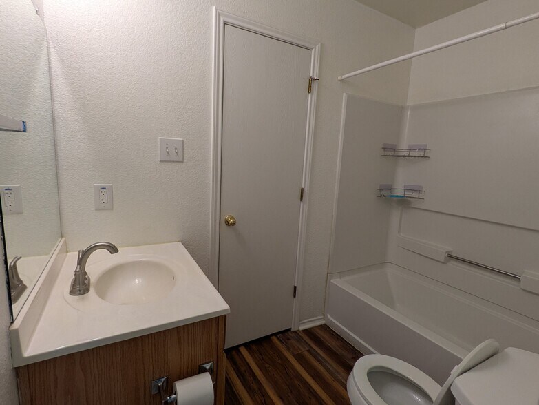 Building Photo - 10726 Shaenview