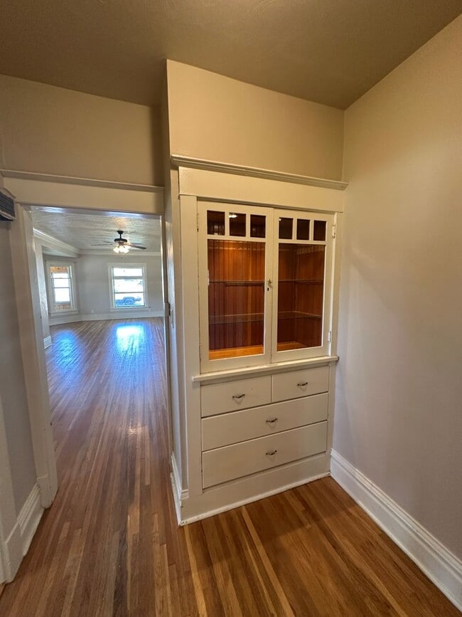 Building Photo - Amazing 3 bedroom home avail NOW