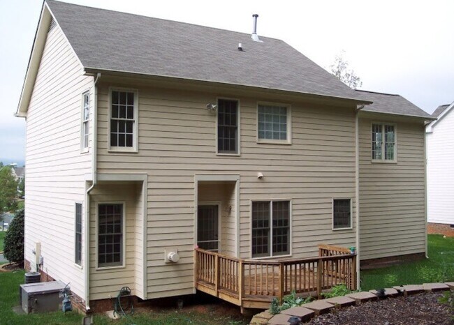 Building Photo - 412 Silvergrove Dr