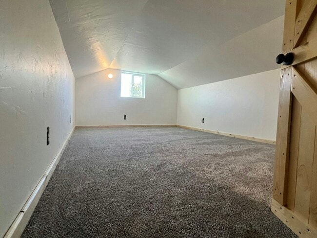 Building Photo - 2268 Meadow Ln