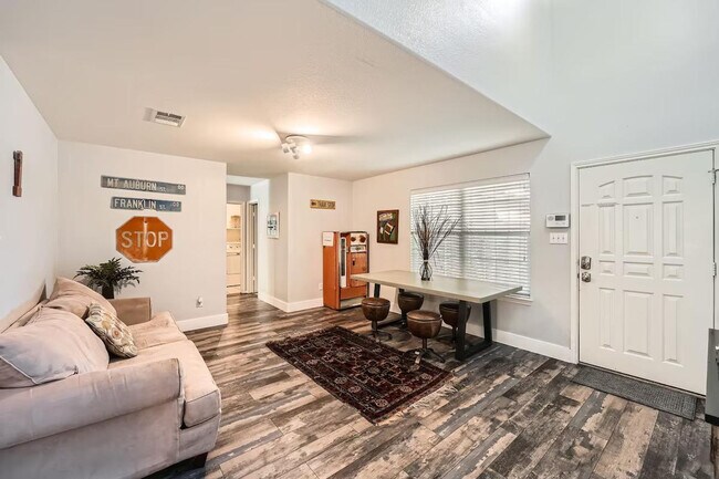 Building Photo - 1101 Coopers Hawk Path