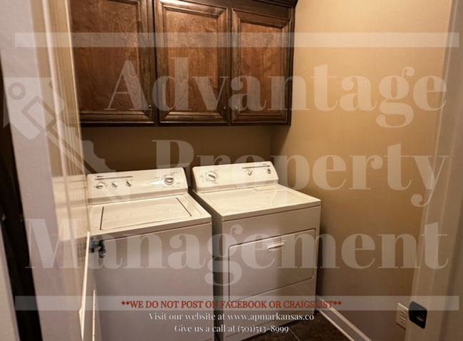 Building Photo - Warm & Welcoming Home with Open Layout and...