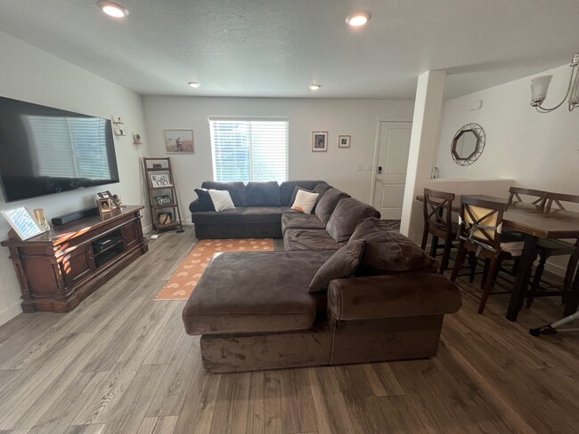 Building Photo - 2804 N Airmen Ave