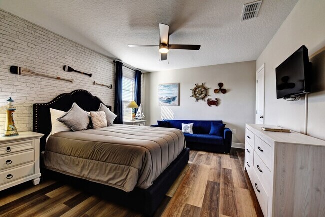 Building Photo - 5254 Wildwood Wy