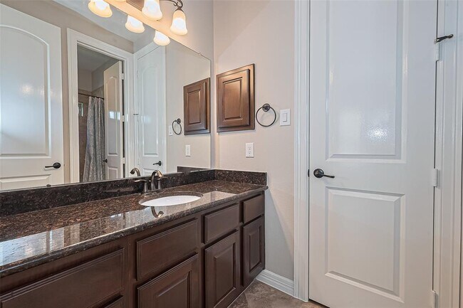 Building Photo - 4210 Wentworth Dr