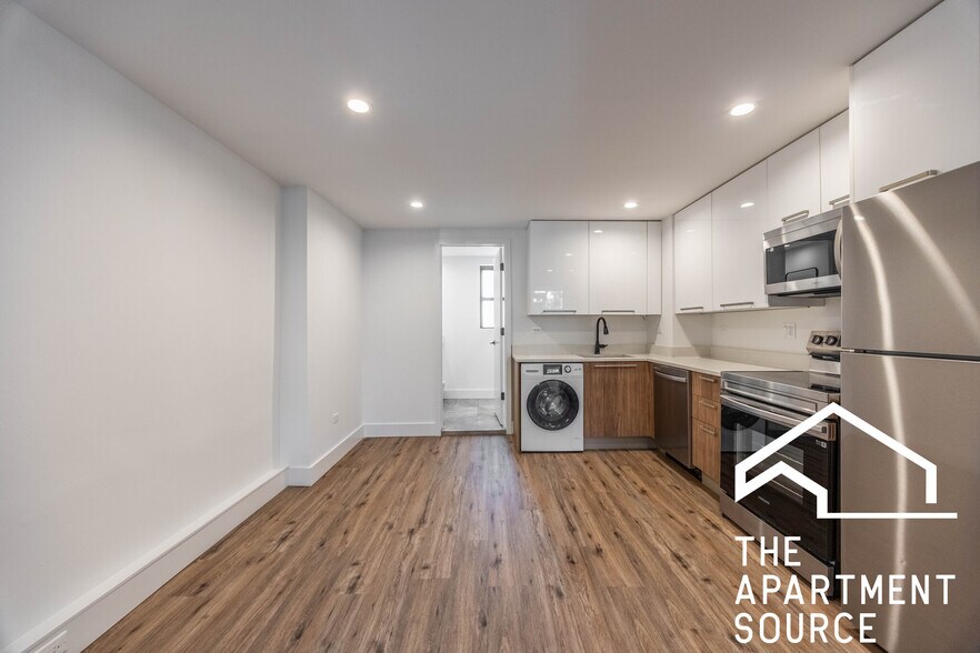 Building Photo - 941 W Carmen Ave