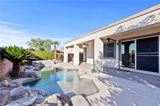 Building Photo - 2685 La Boutique St