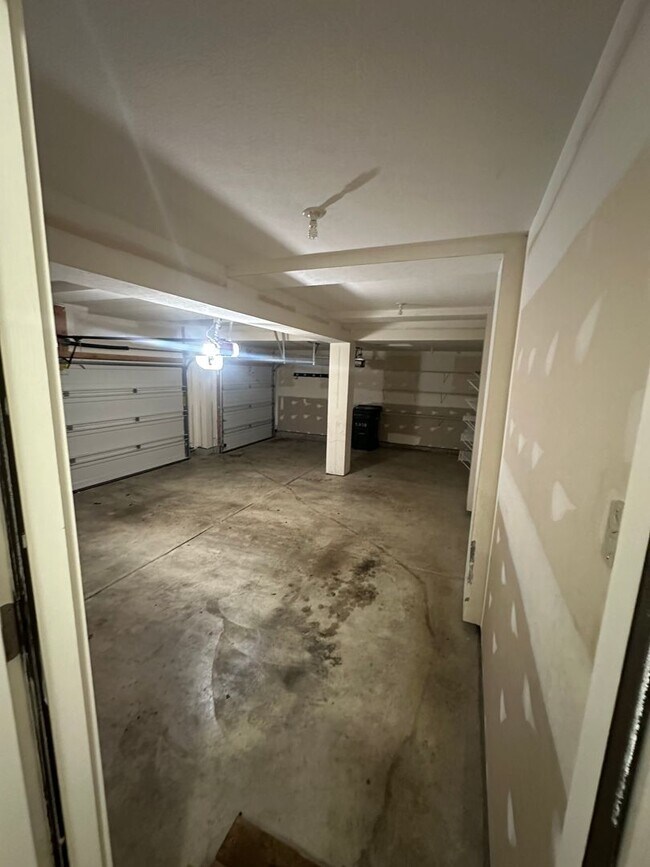 Building Photo - Lakes of Worthington