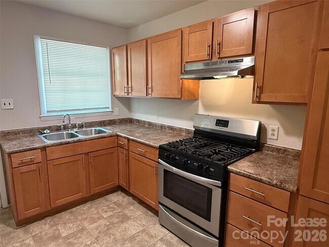 Building Photo - 3721 Driftwood Dr
