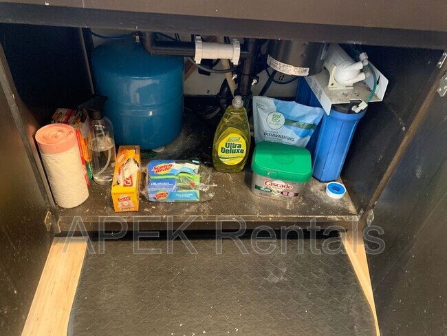 Building Photo - 61493 Desert Air Rd