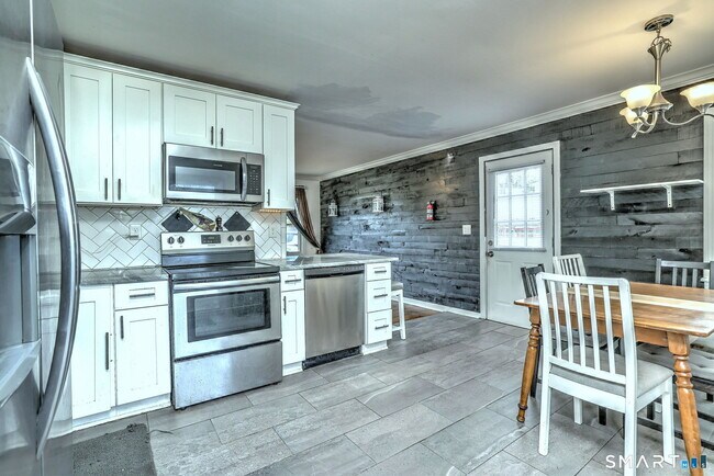 Building Photo - 42 Highland Ave