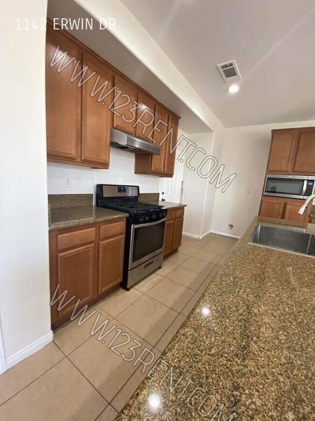 Building Photo - 1142 Erwin Dr