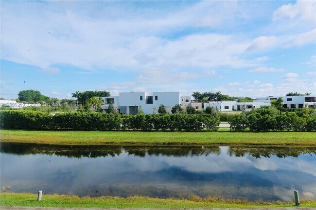 Building Photo - 16755 Hemingway Dr