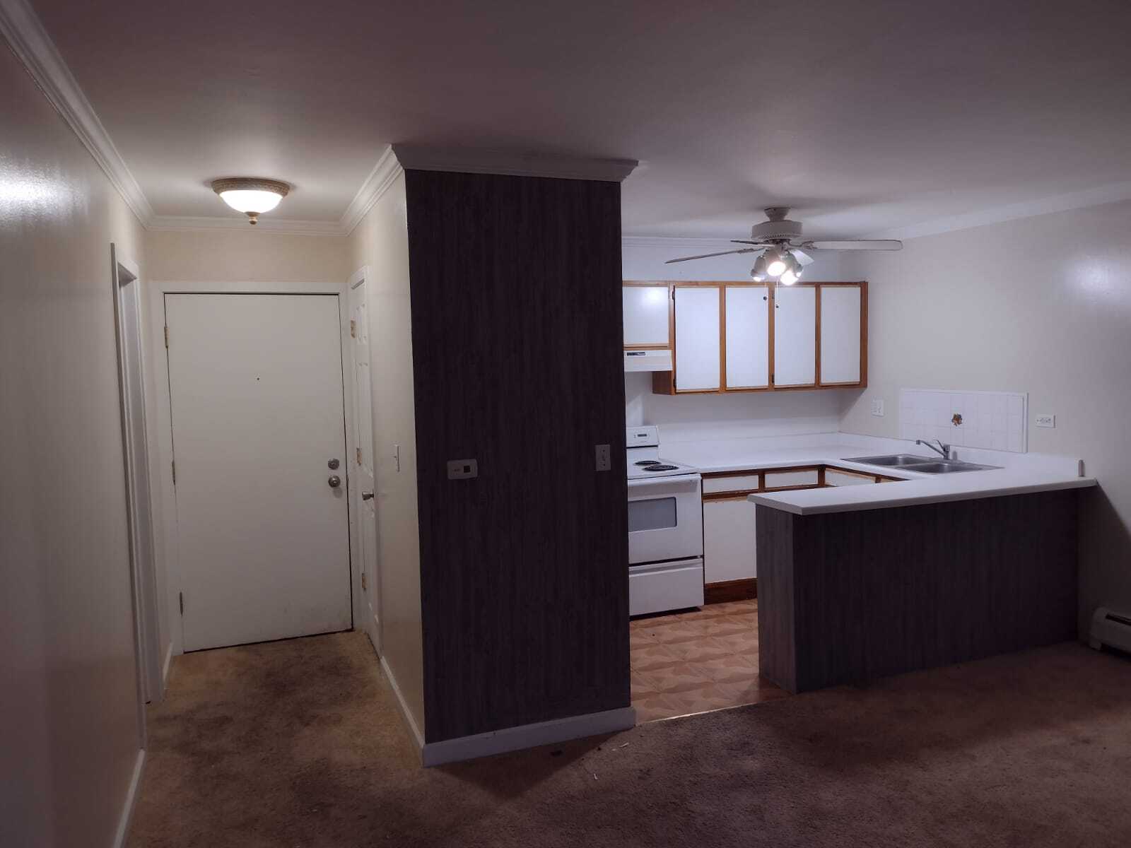 Building Photo - 1813 Hemlock Plz