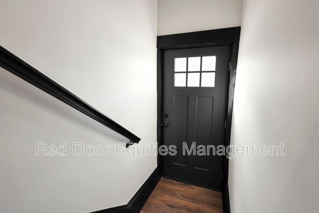 Building Photo - 530 1/2 N Columbus St