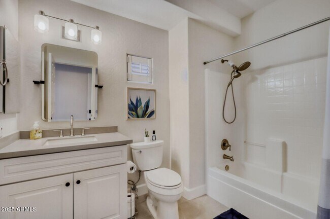 Building Photo - 8880 E Paraiso Dr